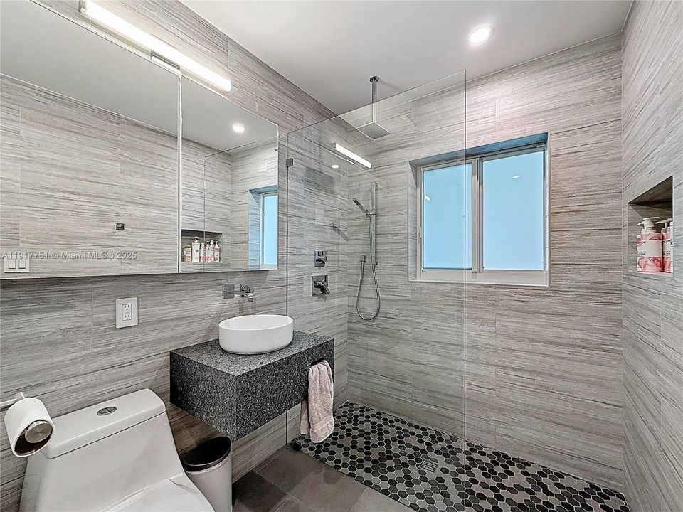 На продажу: $787,500 (3 спален, 2 ванн, 1463 Квадратных фут)