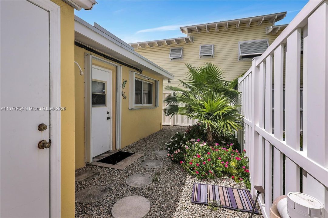 For Sale: $730,000 (3 beds, 2 baths, 1222 Square Feet)