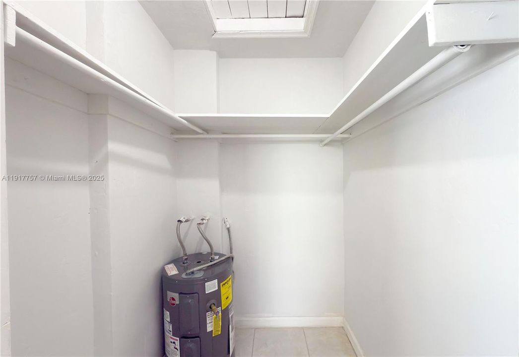 Activo con contrato: $1,550 (1 camas, 1 baños, 550 Pies cuadrados)