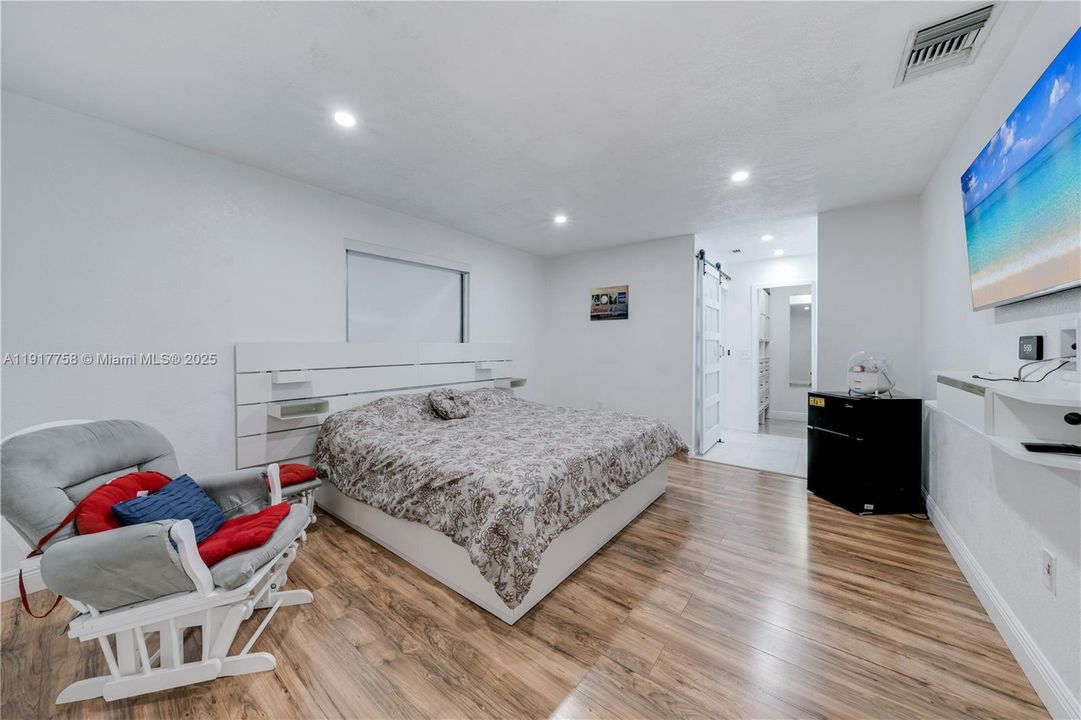 出租: $4,500 (4 贝兹, 2 浴室, 2278 平方英尺)