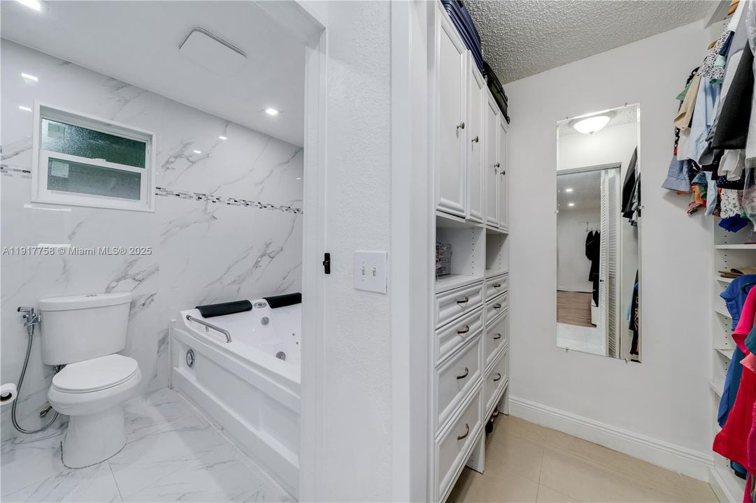 出租: $4,500 (4 贝兹, 2 浴室, 2278 平方英尺)