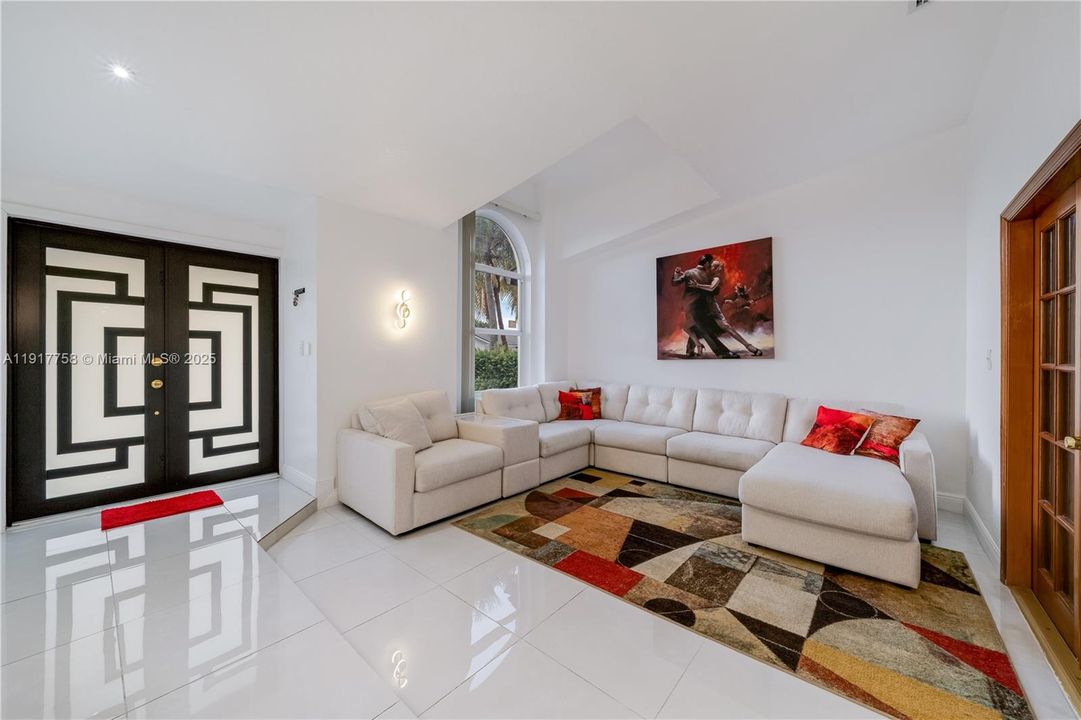 出租: $4,500 (4 贝兹, 2 浴室, 2278 平方英尺)