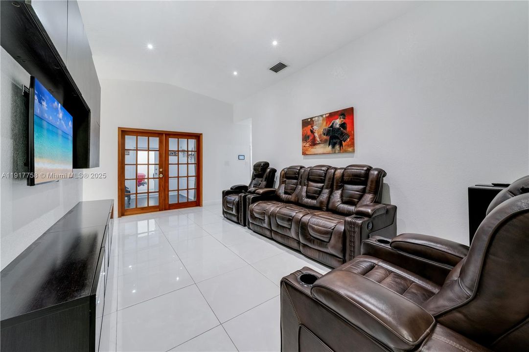 出租: $4,500 (4 贝兹, 2 浴室, 2278 平方英尺)