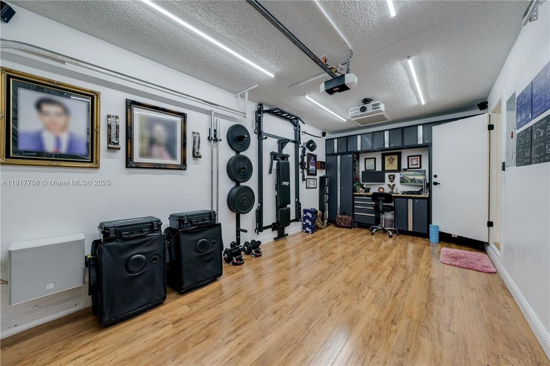 出租: $4,500 (4 贝兹, 2 浴室, 2278 平方英尺)