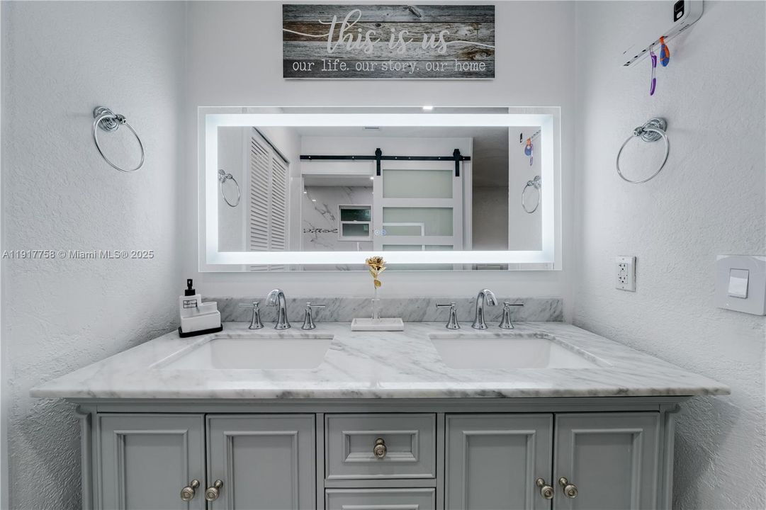 出租: $4,500 (4 贝兹, 2 浴室, 2278 平方英尺)