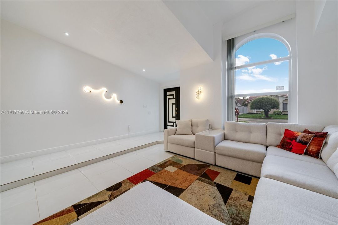 出租: $4,500 (4 贝兹, 2 浴室, 2278 平方英尺)