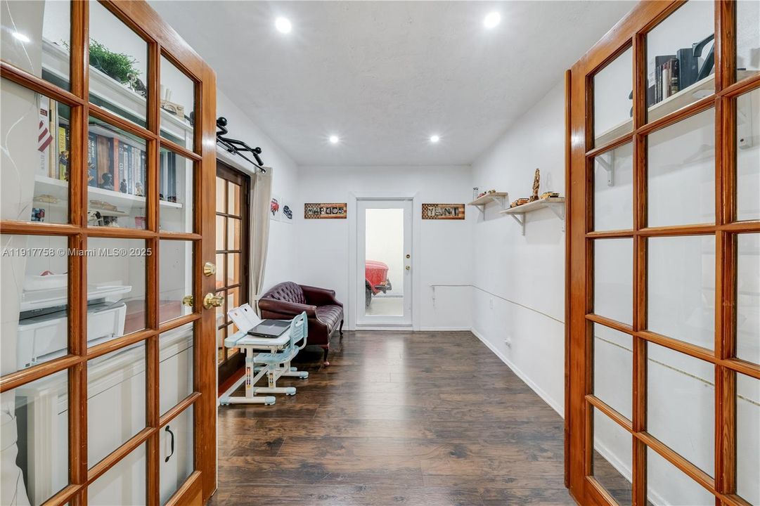 出租: $4,500 (4 贝兹, 2 浴室, 2278 平方英尺)