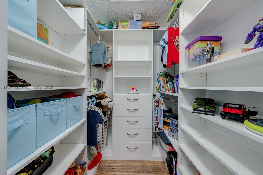 出租: $4,500 (4 贝兹, 2 浴室, 2278 平方英尺)