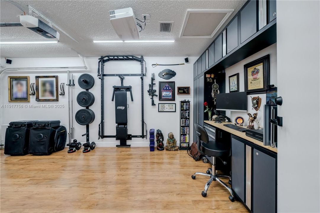 出租: $4,500 (4 贝兹, 2 浴室, 2278 平方英尺)