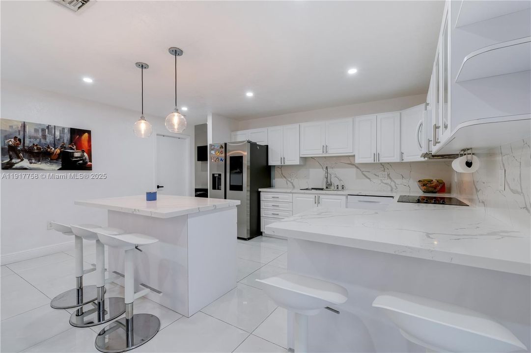 出租: $4,500 (4 贝兹, 2 浴室, 2278 平方英尺)