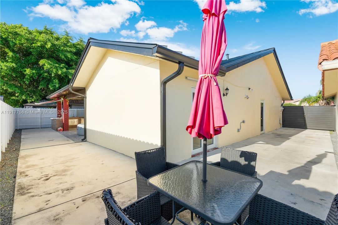 出租: $4,500 (4 贝兹, 2 浴室, 2278 平方英尺)