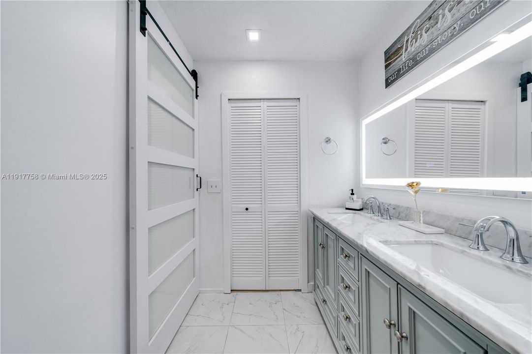 出租: $4,500 (4 贝兹, 2 浴室, 2278 平方英尺)