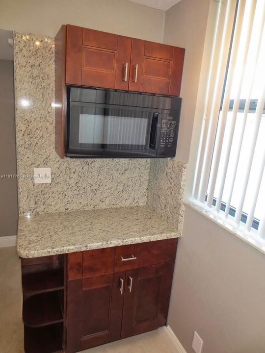 Под контрактом: $2,495 (2 спален, 2 ванн, 920 Квадратных фут)