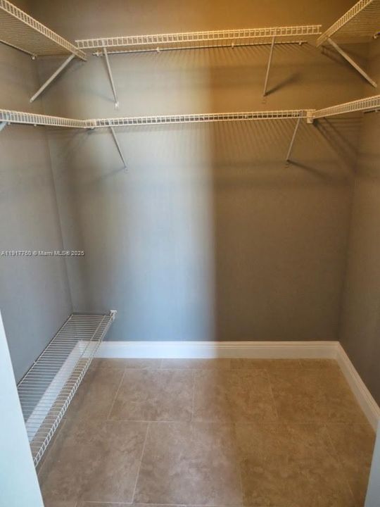 Под контрактом: $2,495 (2 спален, 2 ванн, 920 Квадратных фут)