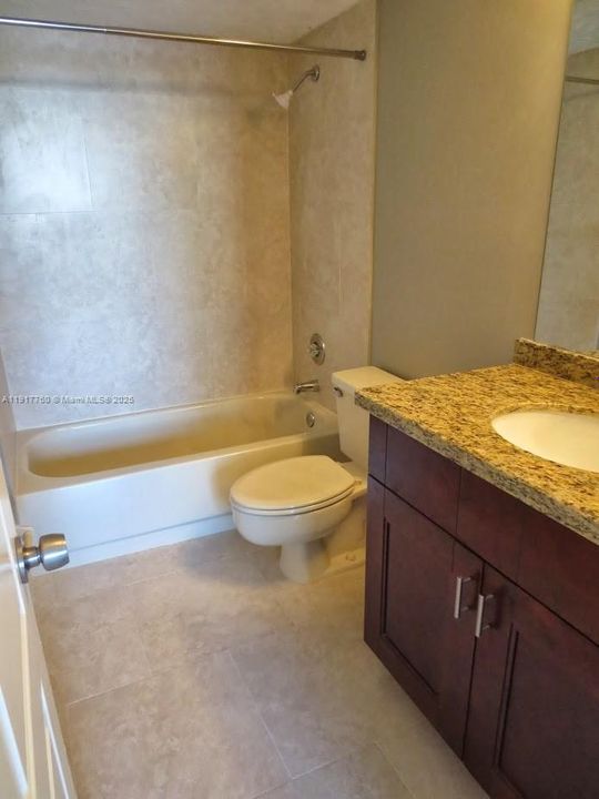 Под контрактом: $2,495 (2 спален, 2 ванн, 920 Квадратных фут)