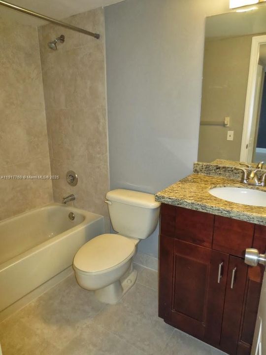 Под контрактом: $2,495 (2 спален, 2 ванн, 920 Квадратных фут)