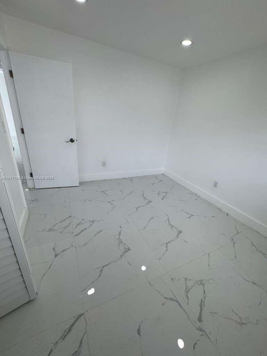 待售: $275,000 (2 贝兹, 2 浴室, 920 平方英尺)