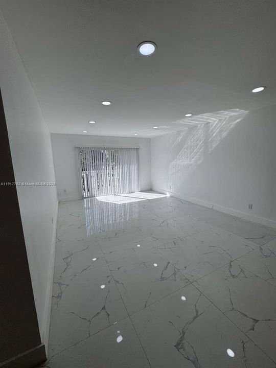 待售: $275,000 (2 贝兹, 2 浴室, 920 平方英尺)