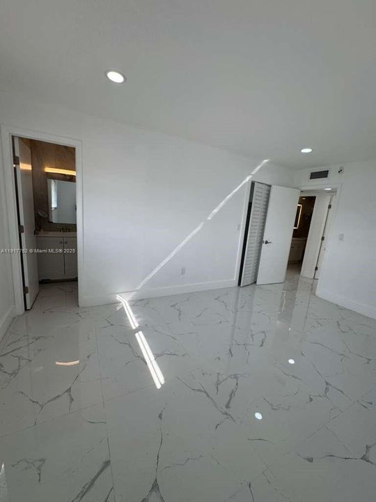 待售: $275,000 (2 贝兹, 2 浴室, 920 平方英尺)