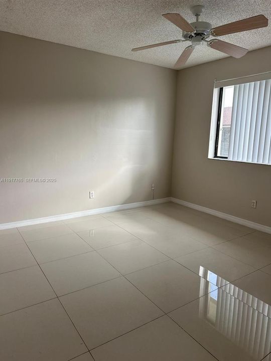 En Venta: $190,000 (2 camas, 2 baños, 825 Pies cuadrados)