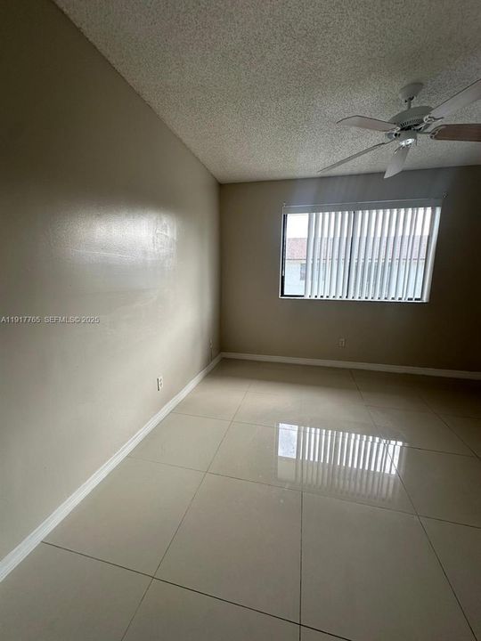 For Sale: $190,000 (2 beds, 2 baths, 825 Square Feet)