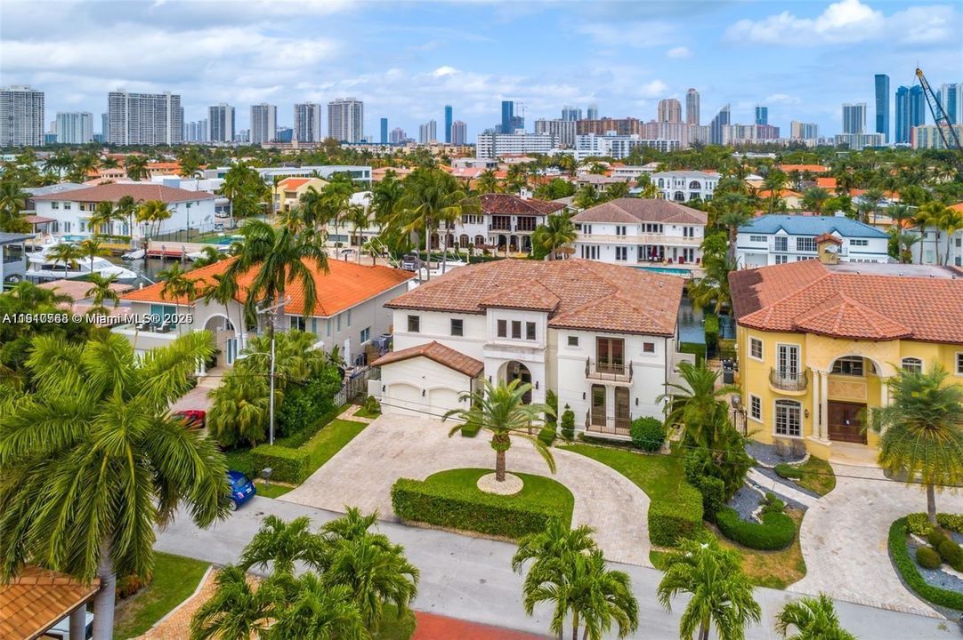 For Rent: $35,000 (6 beds, 7 baths, 5293 Square Feet)