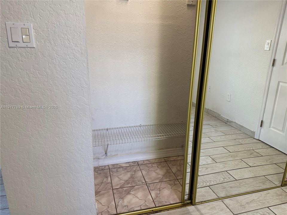 For Rent: $1,200 (1 beds, 1 baths, 700 Square Feet)