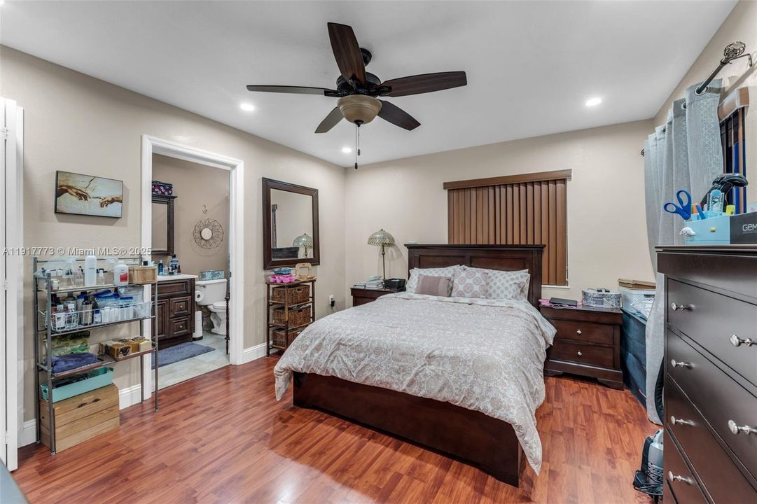 En Venta: $619,999 (3 camas, 2 baños, 1455 Pies cuadrados)