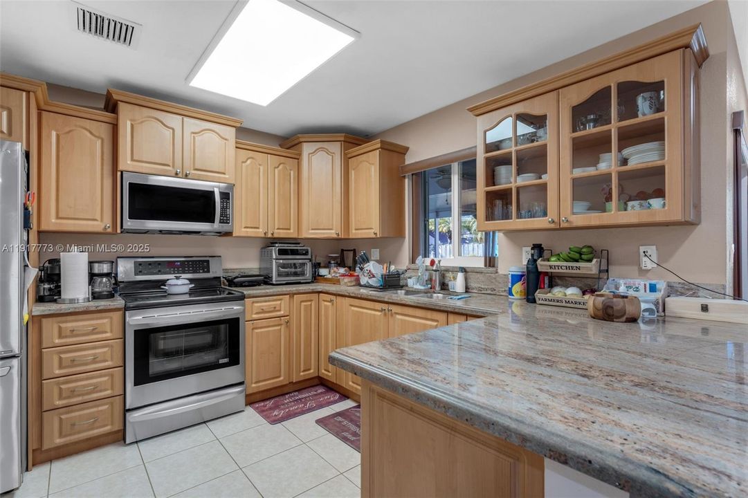 En Venta: $619,999 (3 camas, 2 baños, 1455 Pies cuadrados)