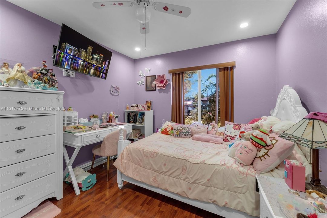 En Venta: $619,999 (3 camas, 2 baños, 1455 Pies cuadrados)