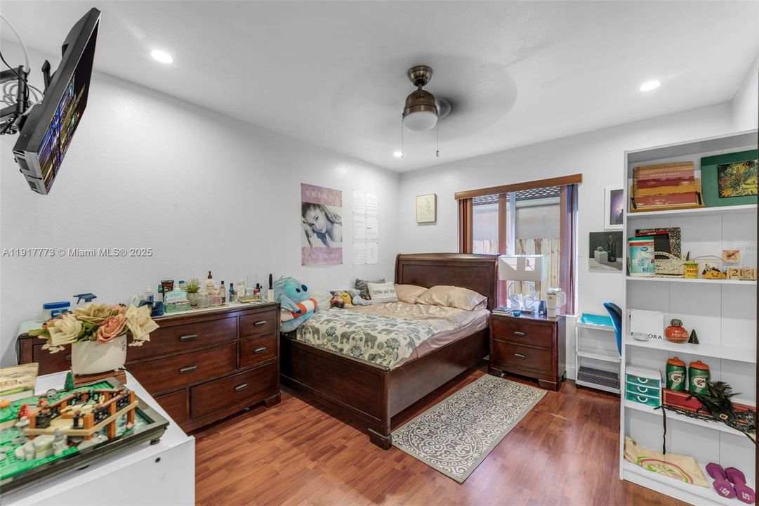 En Venta: $619,999 (3 camas, 2 baños, 1455 Pies cuadrados)