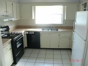 For Sale: $350,000 (3 beds, 2 baths, 973 Square Feet)