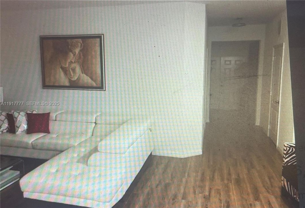 Active With Contract: $2,900 (4 beds, 2 baths, 1597 Square Feet)