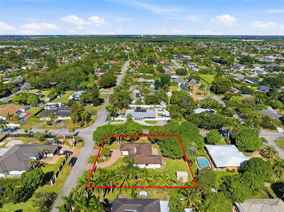 En Venta: $780,000 (4 camas, 2 baños, 1988 Pies cuadrados)