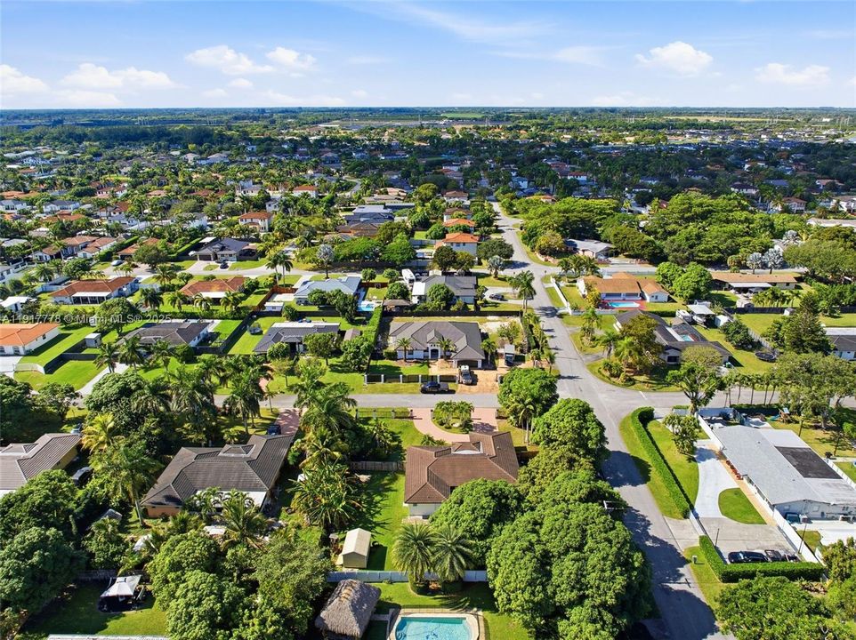 En Venta: $780,000 (4 camas, 2 baños, 1988 Pies cuadrados)