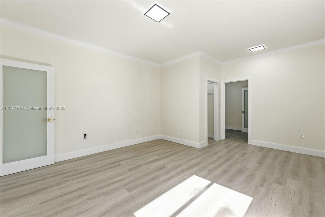 En Venta: $780,000 (4 camas, 2 baños, 1988 Pies cuadrados)