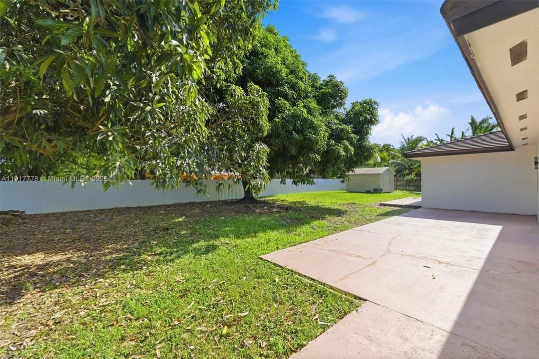 En Venta: $780,000 (4 camas, 2 baños, 1988 Pies cuadrados)