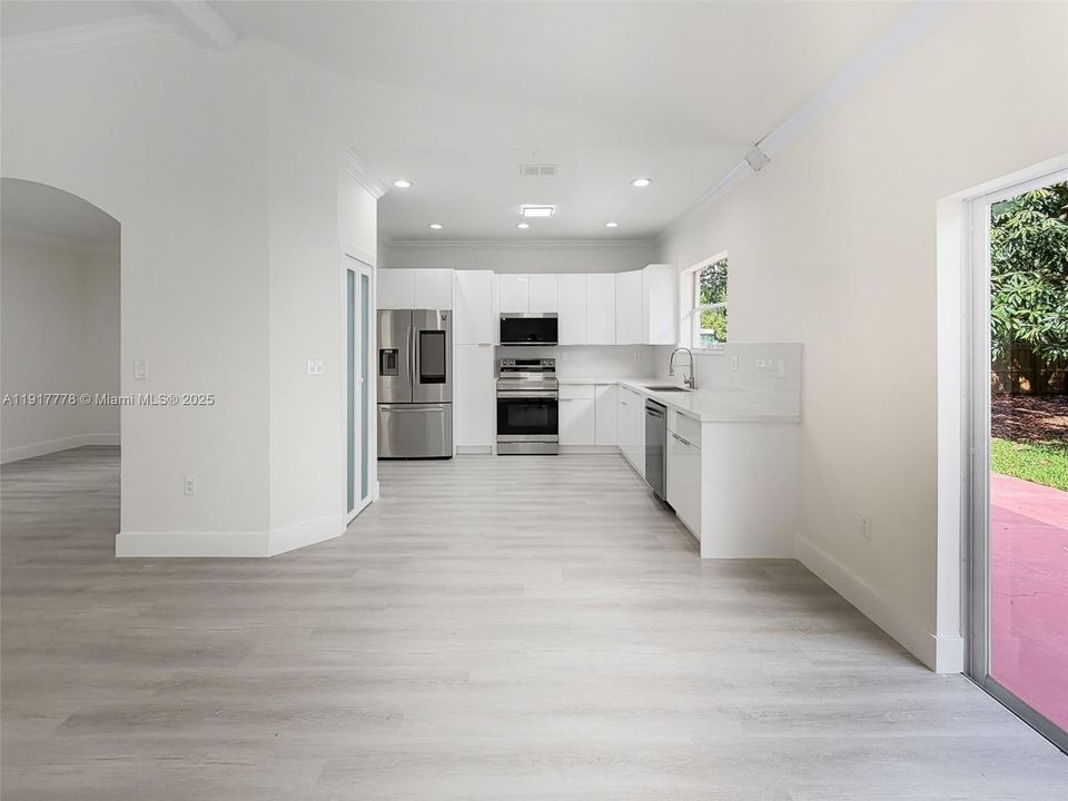 En Venta: $780,000 (4 camas, 2 baños, 1988 Pies cuadrados)