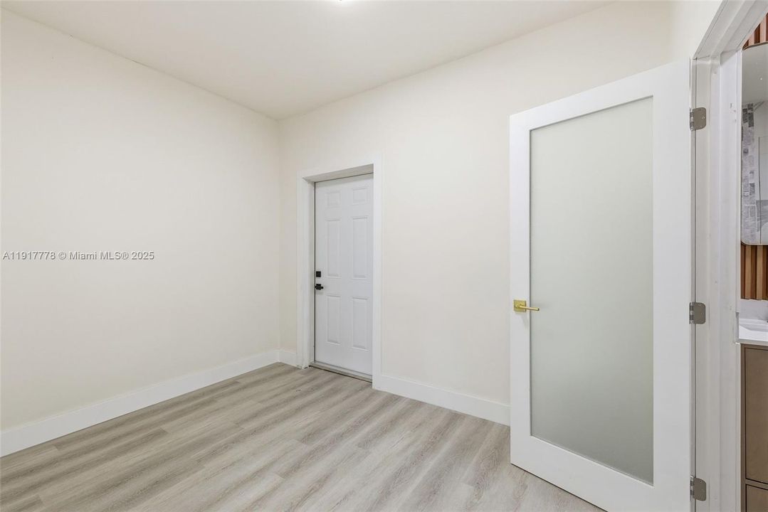 En Venta: $780,000 (4 camas, 2 baños, 1988 Pies cuadrados)