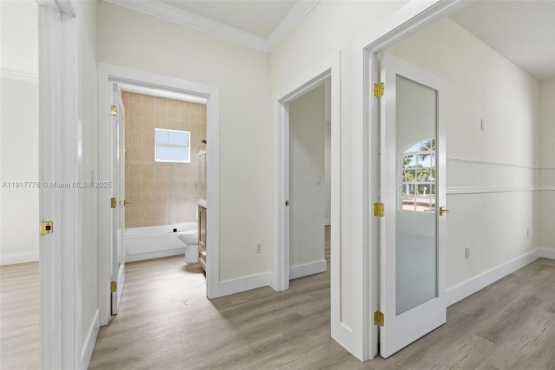 En Venta: $780,000 (4 camas, 2 baños, 1988 Pies cuadrados)