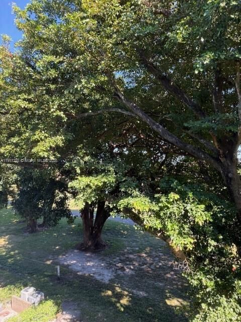 For Rent: $1,850 (1 beds, 1 baths, 811 Square Feet)