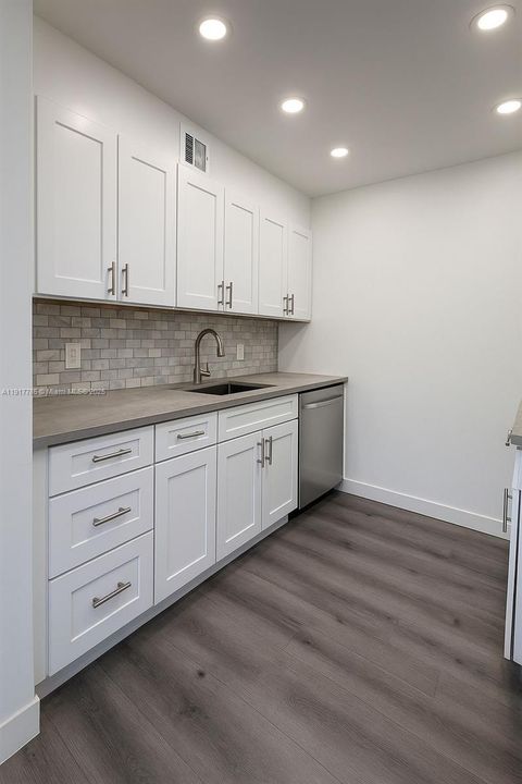 For Rent: $1,850 (1 beds, 1 baths, 811 Square Feet)