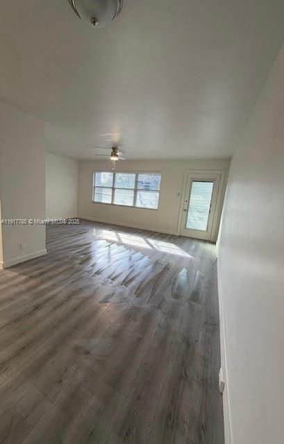 For Rent: $1,850 (1 beds, 1 baths, 811 Square Feet)