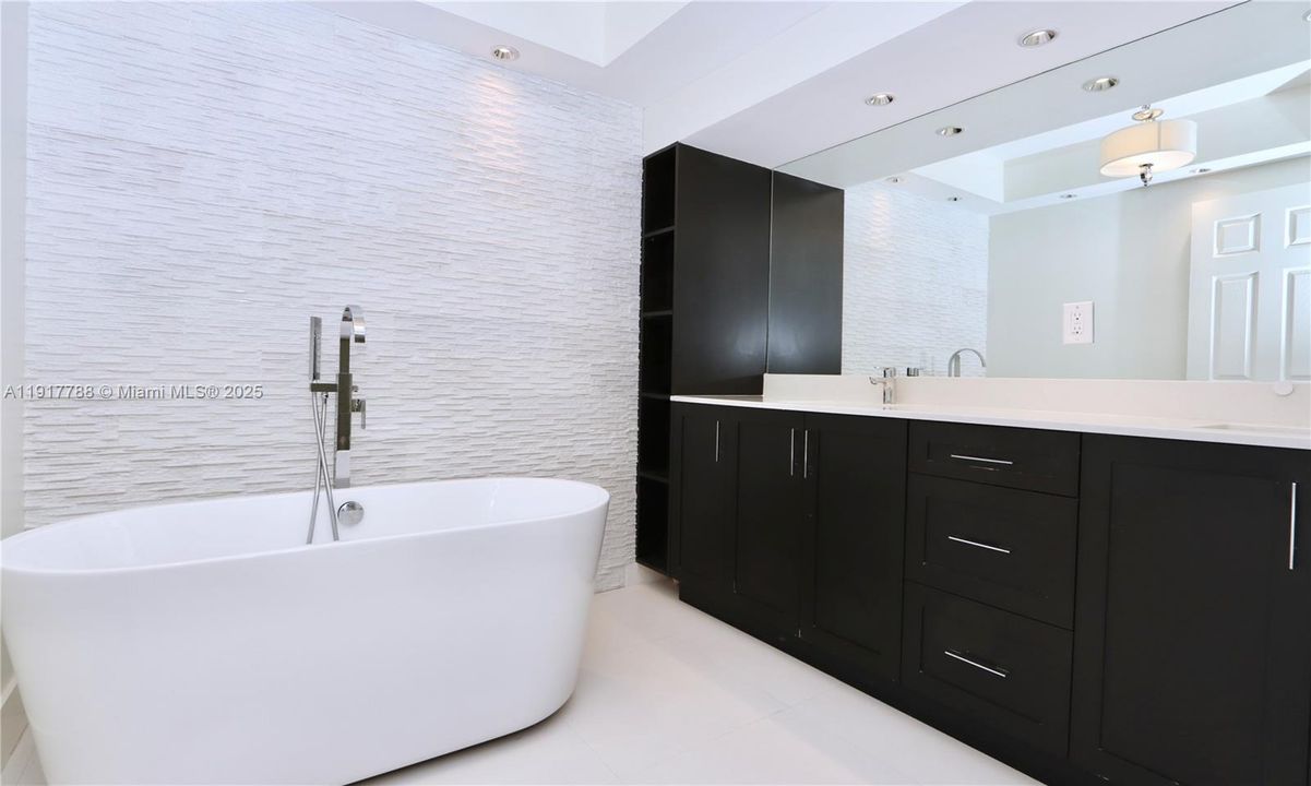 For Rent: $5,000 (2 beds, 2 baths, 1508 Square Feet)