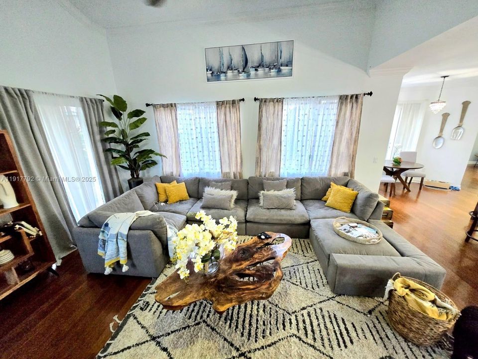 En Venta: $780,000 (5 camas, 4 baños, 3567 Pies cuadrados)