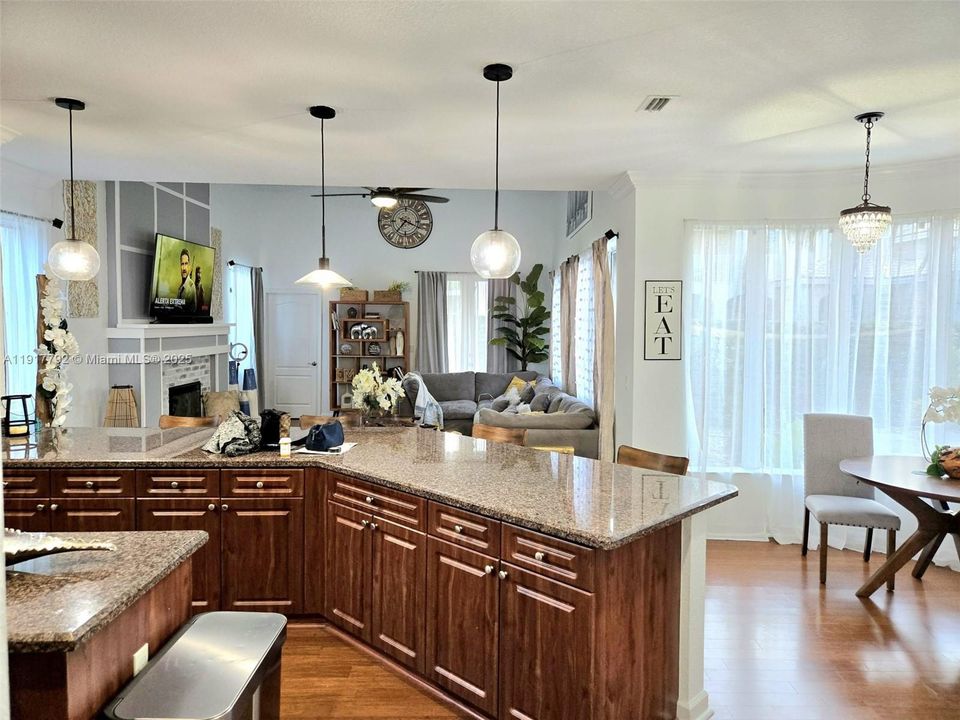 En Venta: $780,000 (5 camas, 4 baños, 3567 Pies cuadrados)