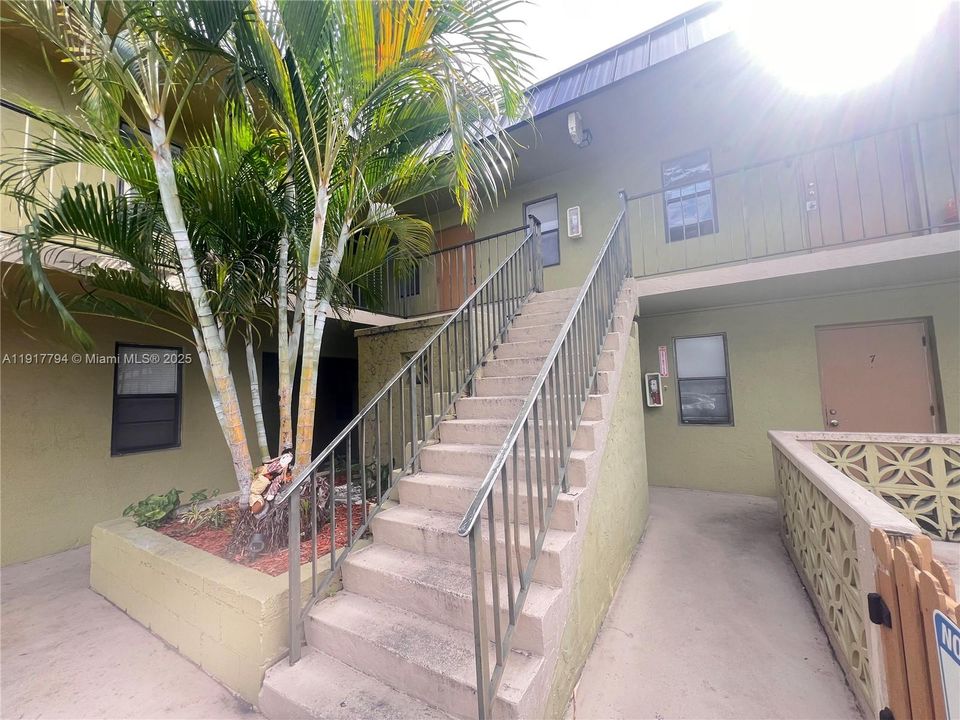 出租: $1,250 (0 贝兹, 1 浴室, 5935 平方英尺)