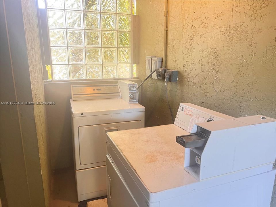 出租: $1,250 (0 贝兹, 1 浴室, 5935 平方英尺)