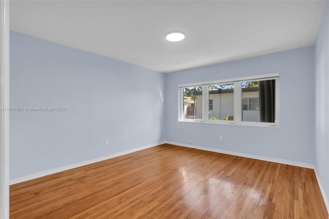 合同活跃: $3,000 (2 贝兹, 2 浴室, 1147 平方英尺)