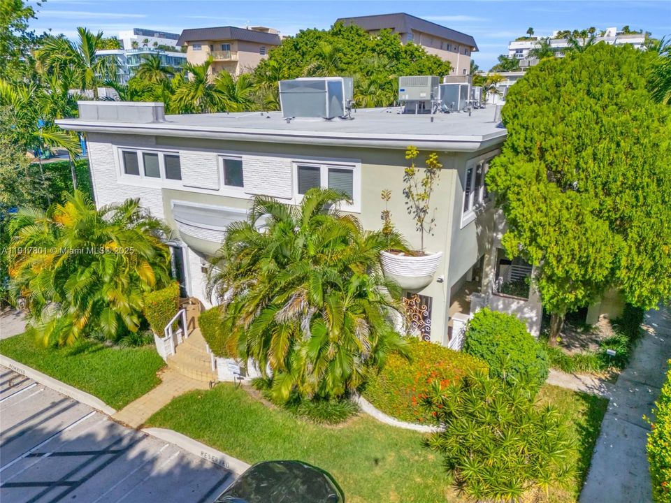 合同活跃: $3,000 (2 贝兹, 2 浴室, 1147 平方英尺)